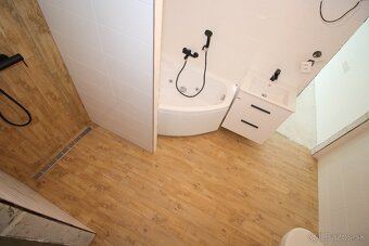 PREDAJ Novostavba s vírivkou Dvorec s pozem. 336m² - 7