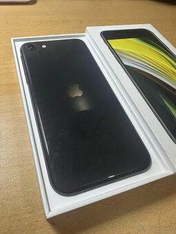 iphone se 2020 64GB vypína sa - 7