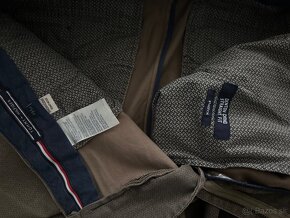 Pánske,elegantné,chino -  nohavice Tommy HILFIGER  - 33/32 - 7