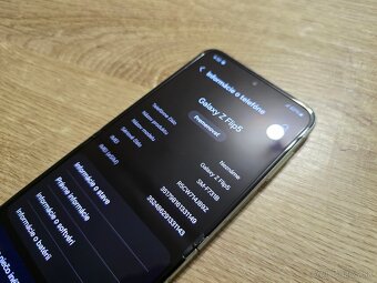 Samsung flip 5 512gb v super stave bol malo pouzivany na dis - 7