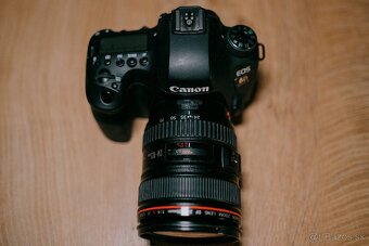 Canon EOS 6D Mark II a Canon EF 24-105 F/4 - 7