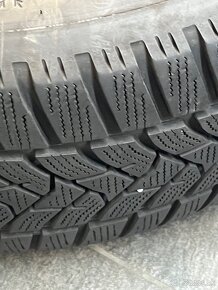 Predam zimnu sadu 215/60 R16 superb - 7