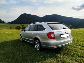 ŠKODA Superb Kombi 2.0 TDI 4x4 (2011) - 7