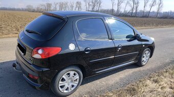 PEUGEOT 206+ 1,4 - 7