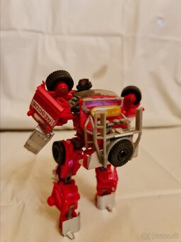 Transformers Autobot Ratchet – červená verzia - 7