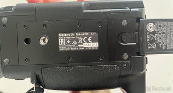 Sony FDR-AX700 4K Handycam - 7