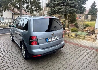 Volkswagen Touran 1,9 TDi Cross , 7 míst, Tažné nafta - 7