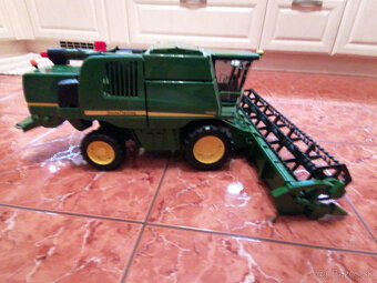 Predám Bruder Kombajn John Deere - 7