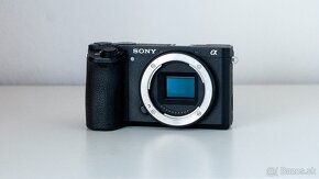 Sony a6500 + Sony FE 50mm, top stav, komplet balenie - 7