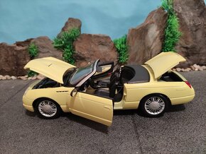 prodám model 1:18 ford thunderbird Cabrio 2000 - 7