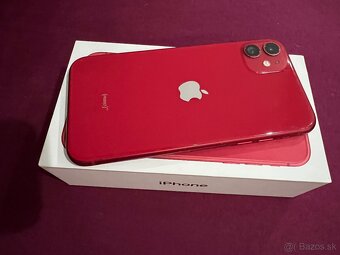 iPhone 11 64GB RED Product - 7