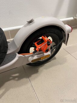 XIAOMI MI ELECTRIC SCOOTER 3 SIVÁ E-KOLOBEŽKA - 7