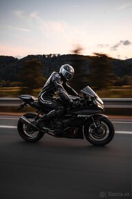 Yamaha R7 - 7