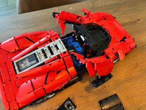 LEGO Ferrari Daytona SP3 42143 - 7