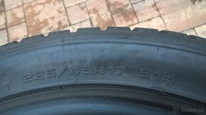 4 ks ZIMNÉ 225/45 R17 91H DUNLOP a NOKIAN cca 7 mm rok 2018 - 7