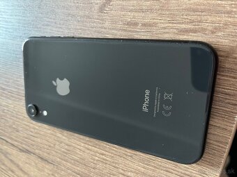 Predám iPhone xr 64gb - 7