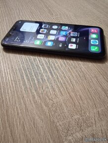 iPhone XR / 128GB čierny spredu aj vzadu praskliny - 7