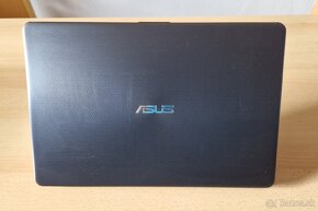 Asus VivoBook - 7