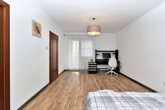 Predám 3,5 izbový byt 140 m2 v centre mesta Senec - 7