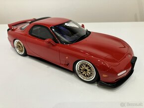 1:18 Mazda RX7 - 7