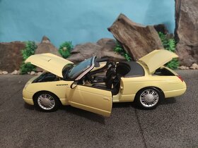 prodám model 1:18 ford thunderbird Cabrio 2000 - 7