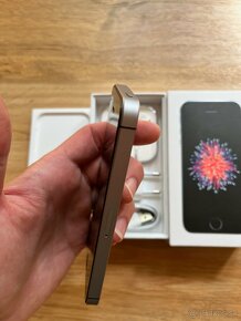 Apple iPhone SE 64GB Space Gray - 7