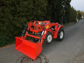 Japonský malotraktor Kubota B-40 s nakladačom - 7