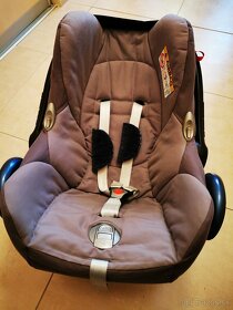 Maxi-Cosi CabrioFix a zakladna FamilyFix - 7