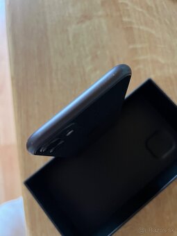 Apple iPhone 11 Black 64GB - 7