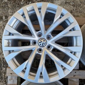 ORIGINÁL VW HLINÍKOVÉ DISKY 5x112 R18 - 7