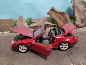 Prodám model 1:18 Mercedes Benz SL 500 2001 - 7