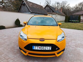 FORD FOCUS ST 2.0i - 7