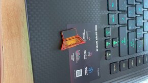 Asus ROG Strix Scar III - 7