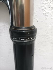 odpružena vidlica Rockshox Sektor 130 AIR - 7