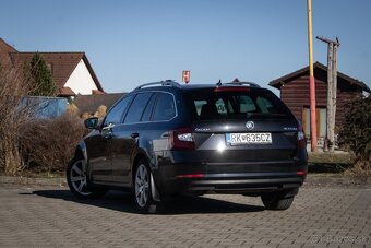 Škoda Octavia Combi 2.0 TDI Ambition DSG Black - 7