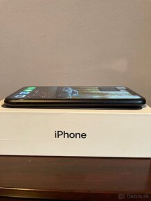 Apple iPhone XR 64GB - 7