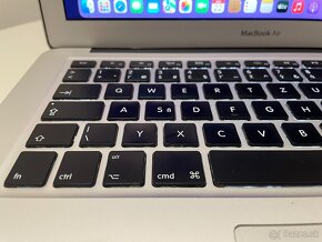 Apple MacBook Air 13" Early 2015 128 GB - 7