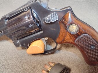 Predám revolver Taurus 94 22lr - 7