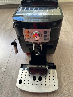 Predám automaticky kávovar Delonghi - 7