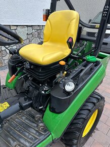 Komunálny traktor John Deere 1026R - 7