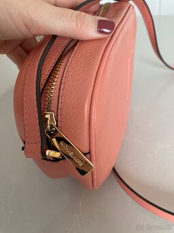 Michael Kors kožená crossbody kabelka - 7