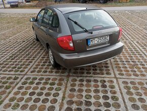 Kia Rio - 7