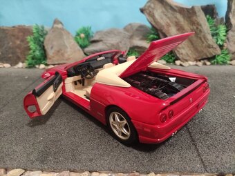 prodám model 1:18 ferrari F355 spider - 7