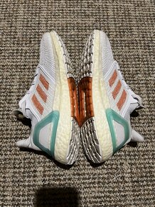 Adidas Ultraboost 20 Vel 36 - 8