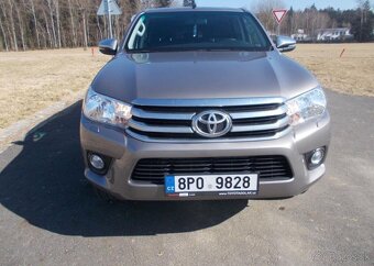 Toyota Hilux 2,4D naj 69 000km nafta manuál 110 kw - 8