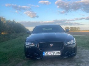 Jaguar XE 2.0d R-SPORT - 8