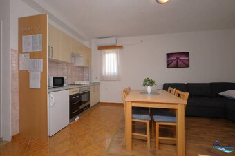 ☀Vodice(HR)-Kompletne zariadený apartmán so strešnou terasou - 8