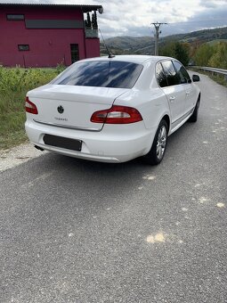 Skoda Superb 2.0 TDI DSG - 8