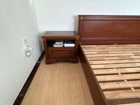 Spálňová zostava - posteľ, nočné stolíky, komoda - 8
