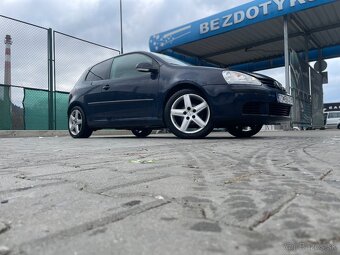 Volkswagen Golf V - 8